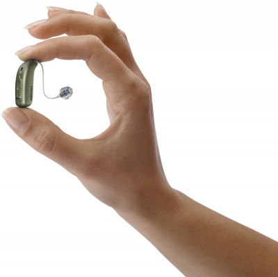 Oticon REAL miniRITE OliveGreen i handen